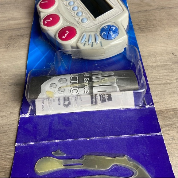 Jeopardy Handheld Game Second Edition 2005 Hasbro Parker Brothers NEW Sealed - Picture 3 of 8